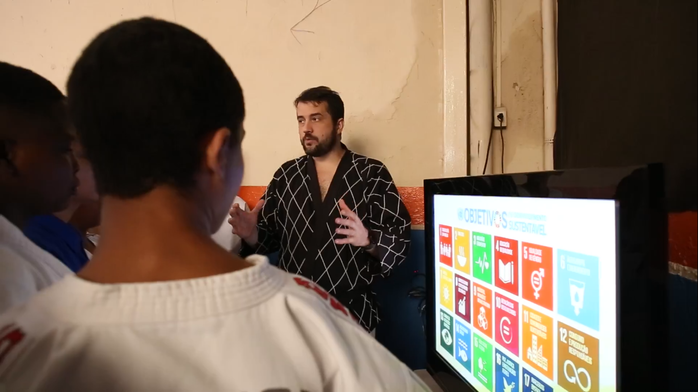 Master Paulo teaching children about the SDGs